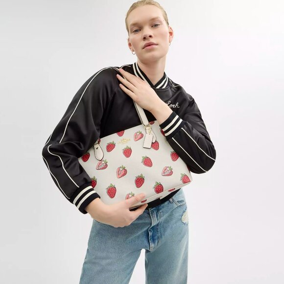 NWT Coach CAR34 Strawberry Print Gallery Tote Bag Coated Canvas & Leather - Picture 2 of 9